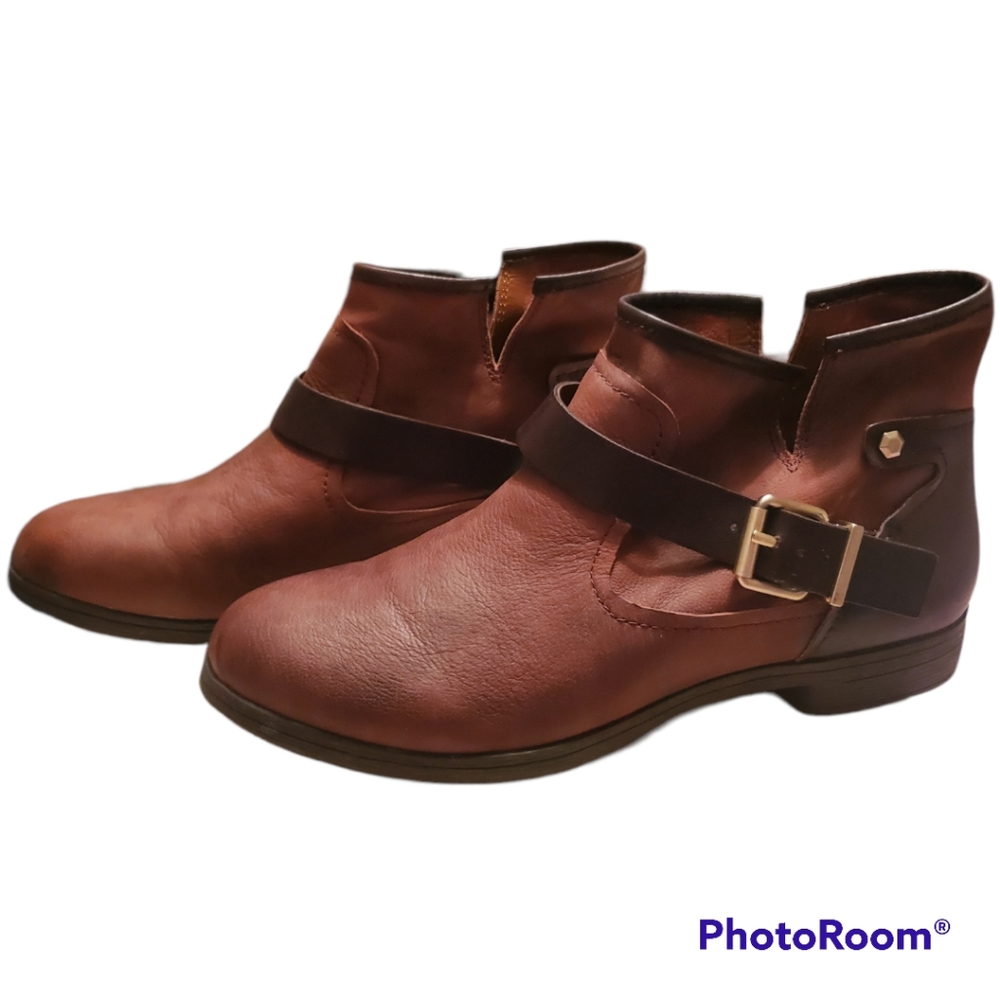 BCBGENERATION Leather Boots in Cognac NEW